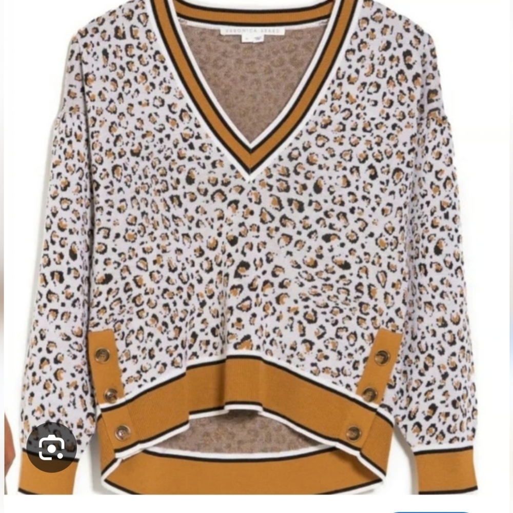 Beronica Beard Leopard Print Vneck. Sweater.